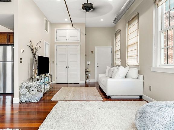 5th image of 15 Cedar St Unit 33