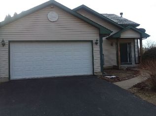 2207 Candlewick Dr SE, Poplar Grove, IL 61065