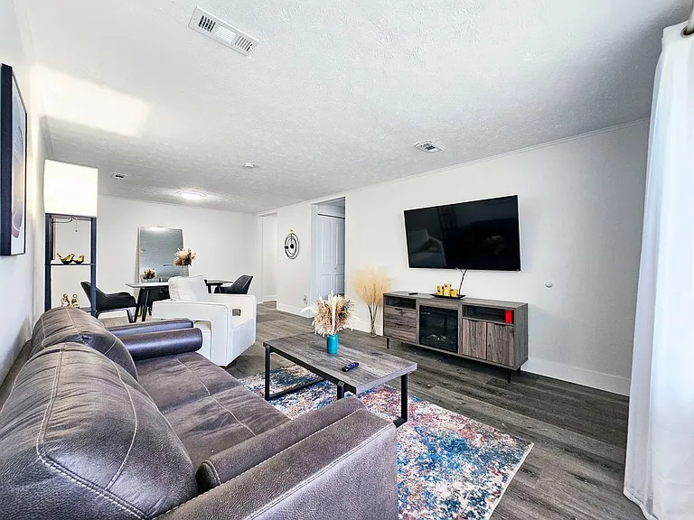 Pine Grove Apartments — Photo 48