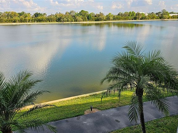 3rd image of 4701 Lakeside Club Blvd #14-F2