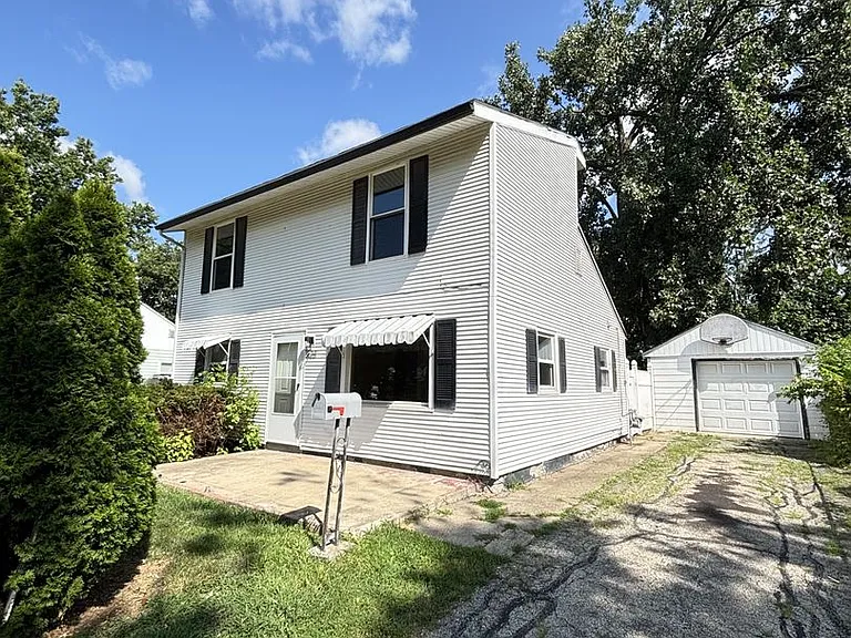 228 Arcadia Dr — Photo 2