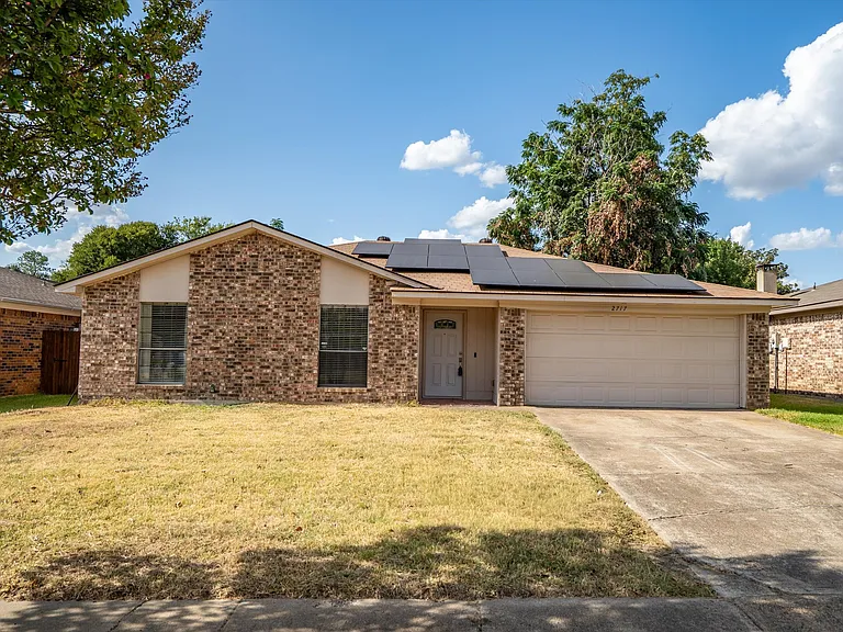 2717 Oakdale Rd — Photo 3