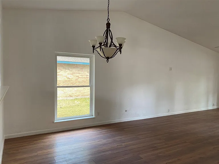 854 Timberdale St — Photo 5