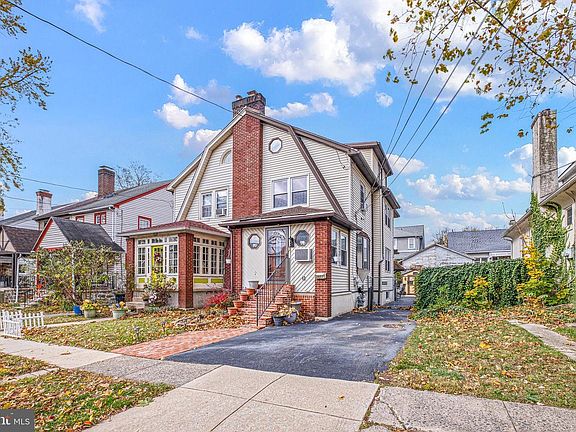 2nd image of 3811 Berry Ave