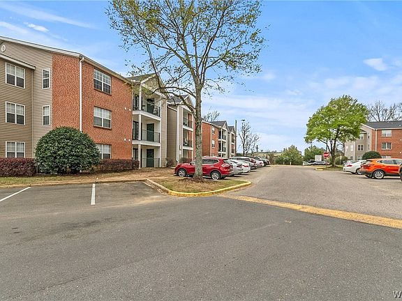 2nd image of 120 15th St E APT 915