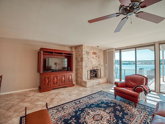 4th image of 301 Island Dr