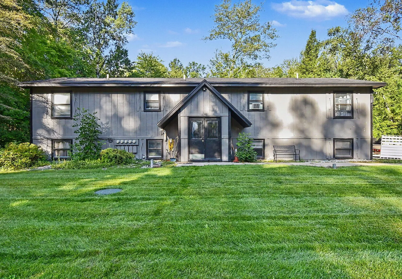 2 bed, 1.0 bath, $900 — Photo 1