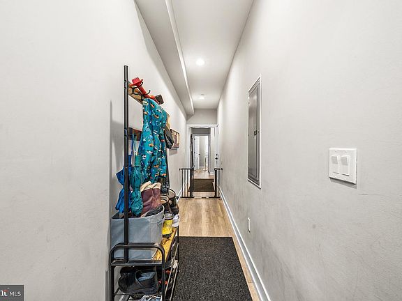 2nd image of 4736 Sheldon St