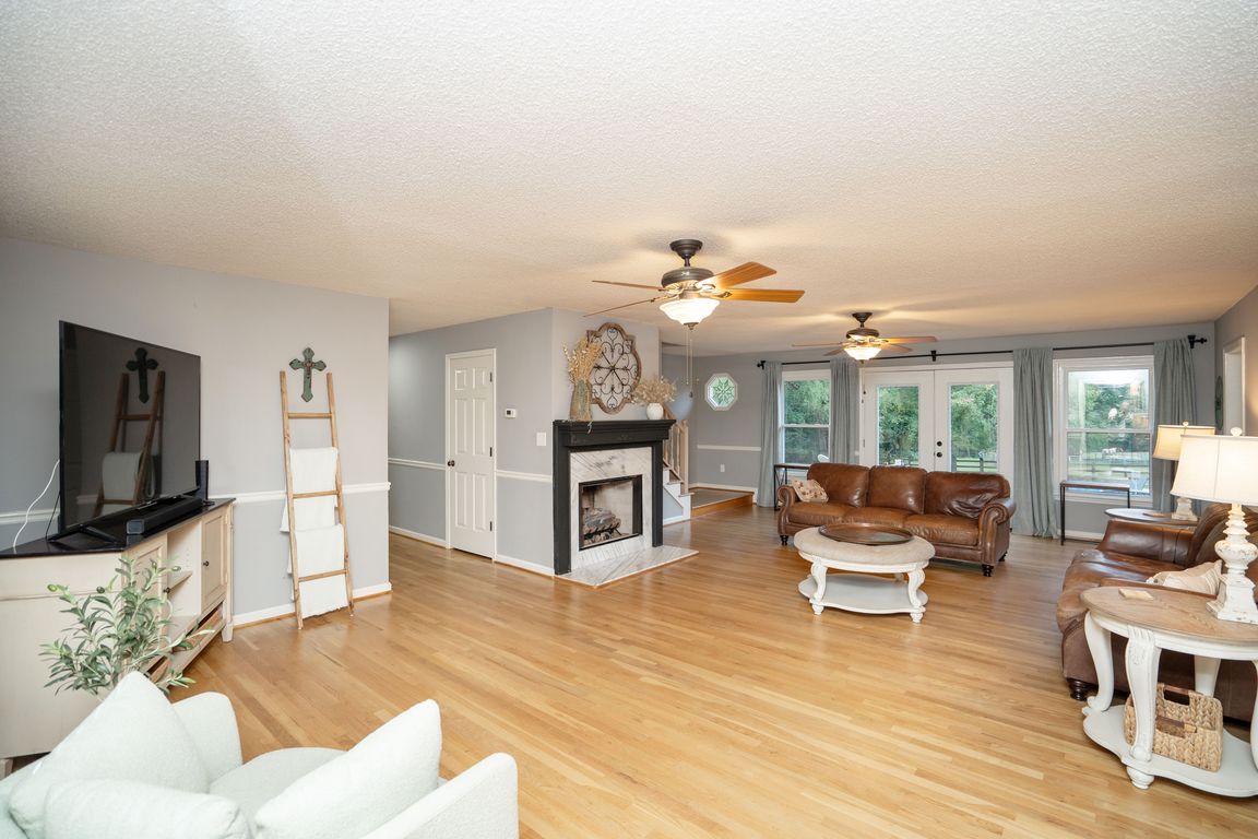 next background image