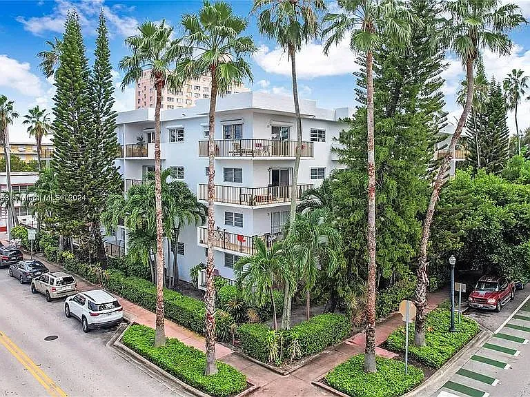 855 Euclid Ave #205