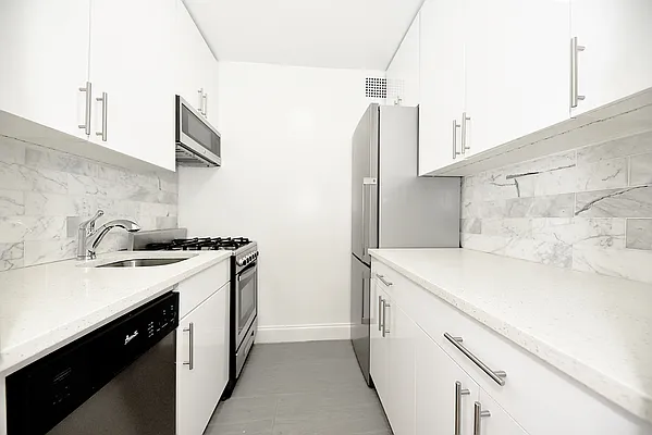 Rented by Buchbinder & Warren | media 21