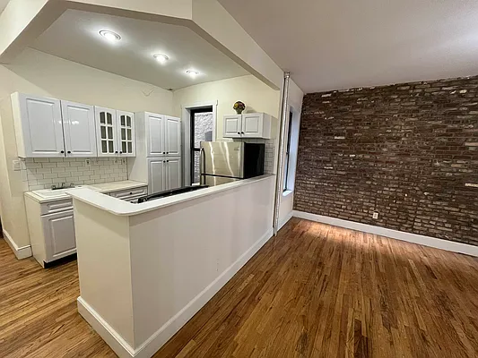 Rented by EXR | media 27