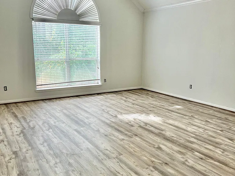 2502 N Yorkchase Ln — Photo 7