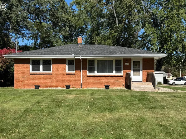 2230 Saines Manor Dr, Jackson, MI 49201