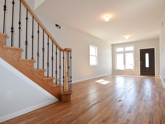 4th image of 337 Bradley Ave
