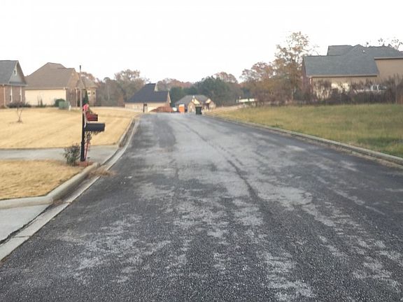 5th image of 640 Tenbury Ln