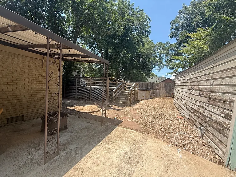 3105 NW 21st St — Photo 32