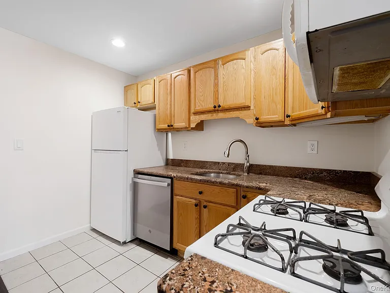3 Charles Ln #2B — Photo 15