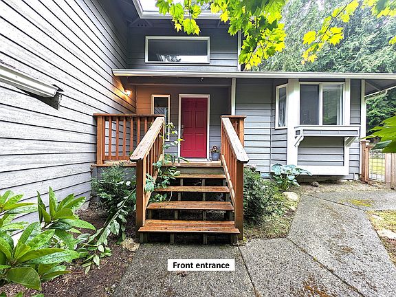 3rd image of 923 NE 171st Pl