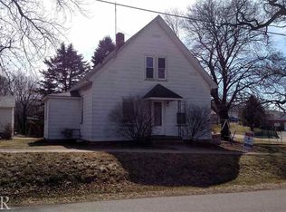 205 NE 2nd St, Hopedale, IL