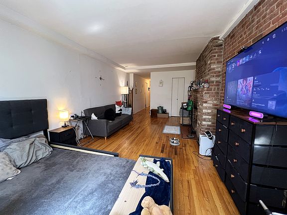 5th image of 319 E 53rd St APT 4A