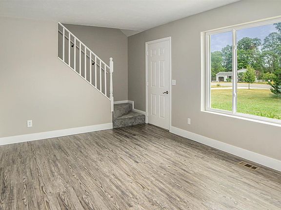 4th image of 10518 S Walnut Dr