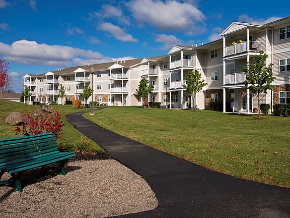 Open pathways and inviting layout