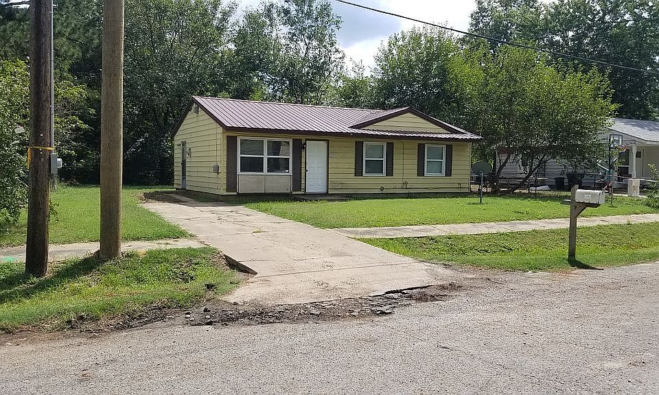 2nd image of 501 Bradley St