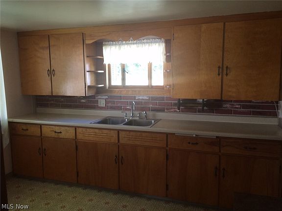 5th image of 34 Irwin St