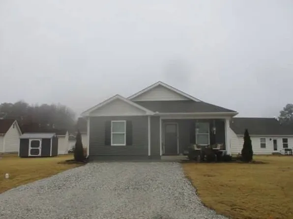 107 Byway Dr, Kilmarnock, VA 22482