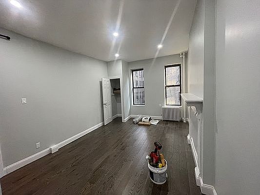 4th image of 310 E 89th St #8N
