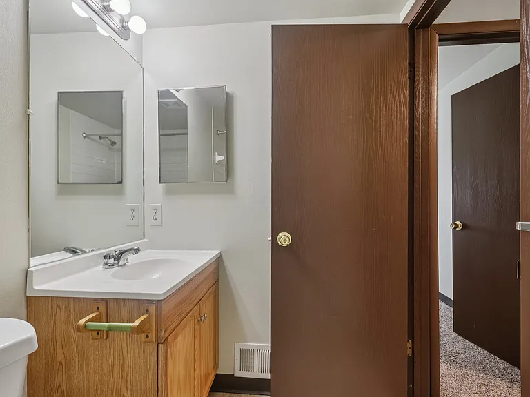 Valley Park Townhomes — Photo 15