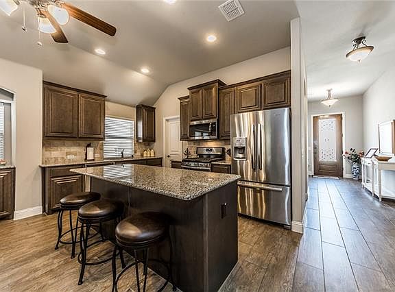 4th image of 1104 White Dove Dr