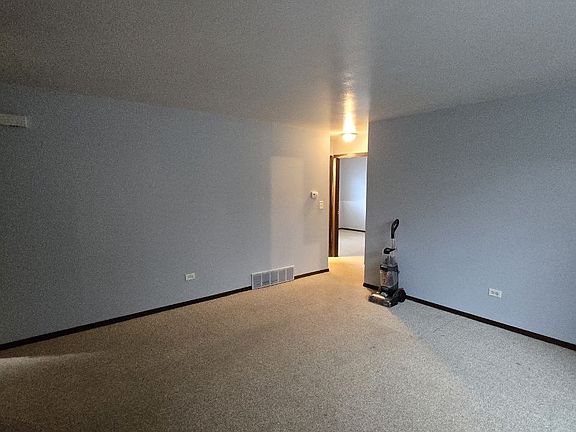 5th image of 1016 Manchester Ct #5B