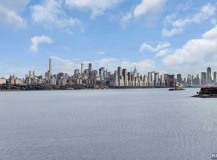 6513 City Pl, Edgewater, NJ 07020