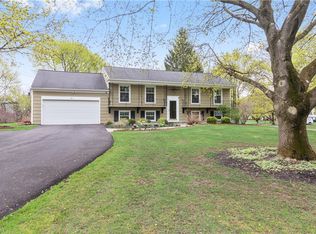 1 Round Trail Dr, Pittsford, NY 14534
