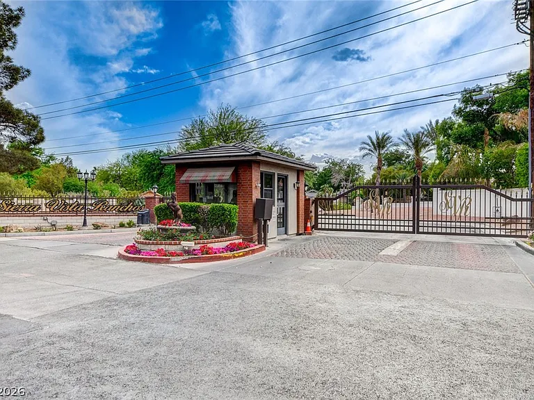 7001 Alamitos Cir — Photo 84