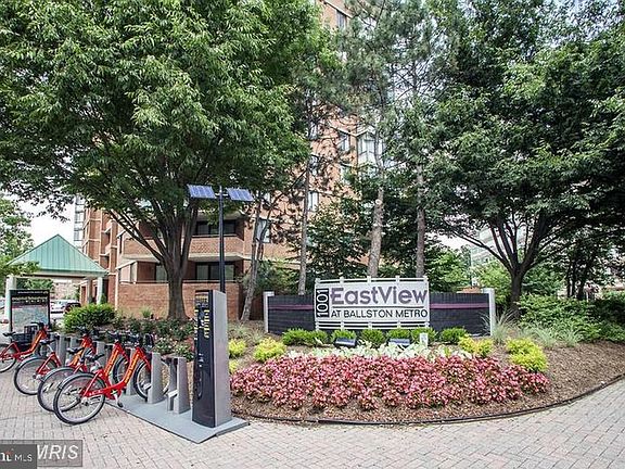 2nd image of 1001 N Randolph St APT 1010