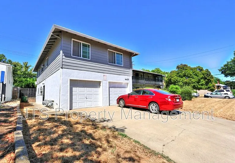 4439 V St #5 — Photo 8