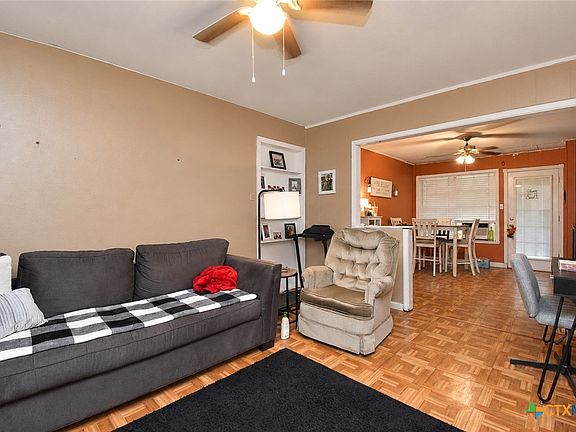 4th image of 1310 Meadowview Dr