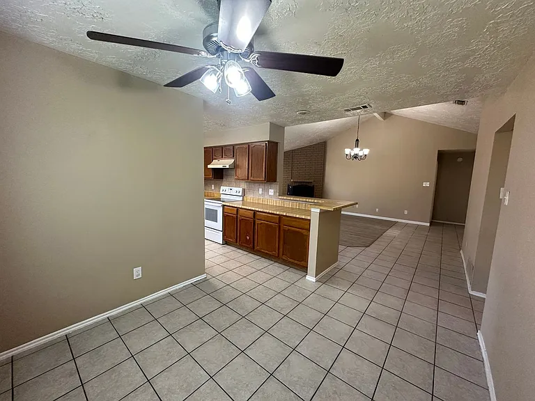 4045 Cavalry Dr — Photo 11