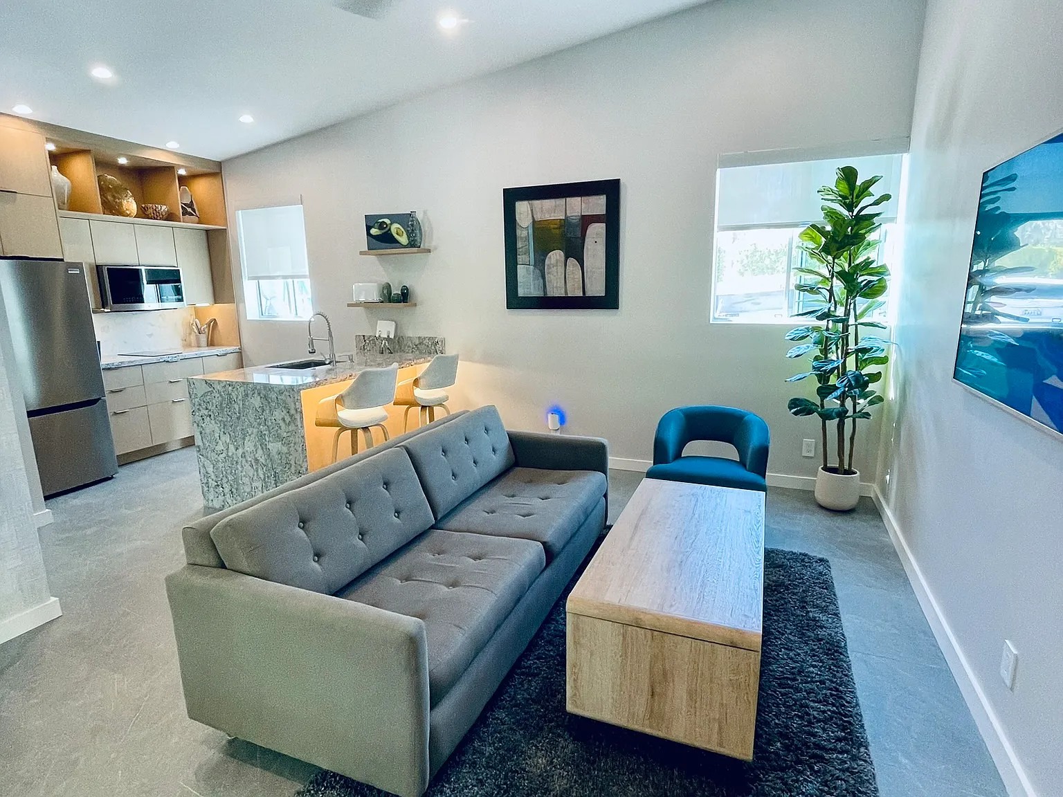 1025 E Granvia Valmonte — Photo 2