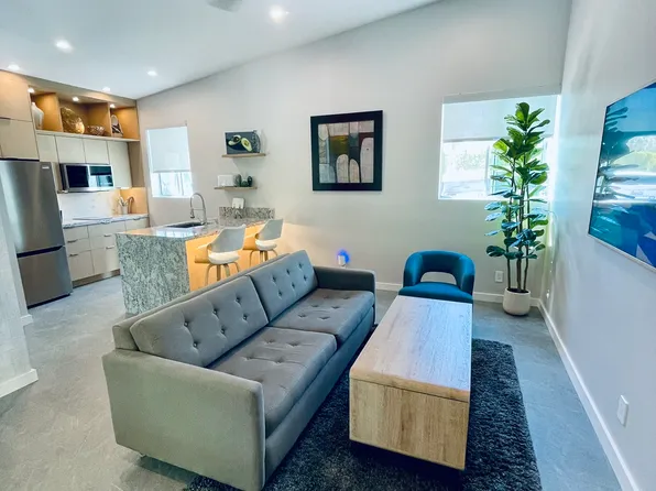 1025 E Granvia Valmonte, Palm Springs, CA 92262