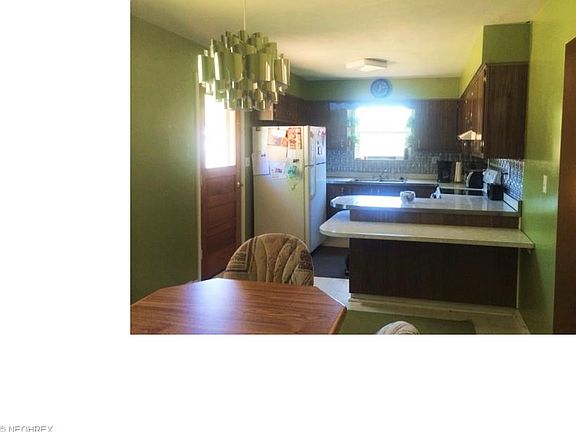 3rd image of 153 Patricia Ave