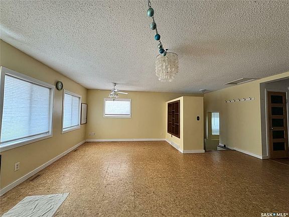 4th image of 2441 Broder St