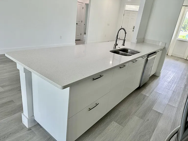 1370 Cogan Dr SE — Photo 8