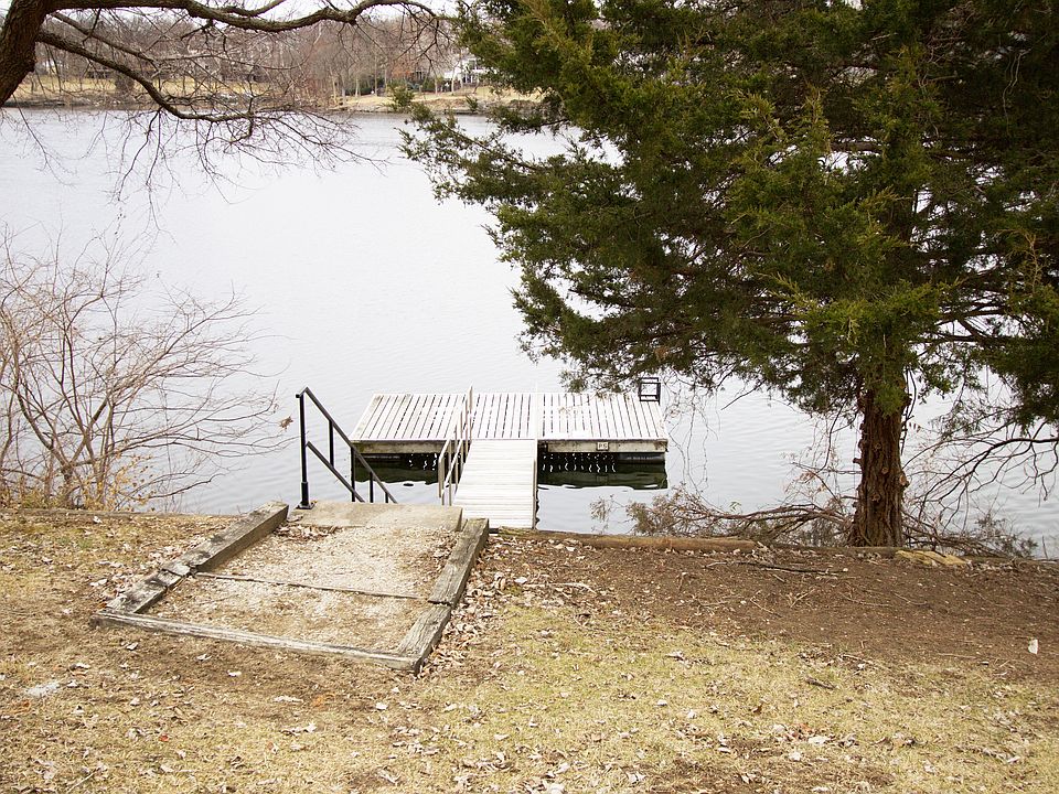 Dock just 5 houses away