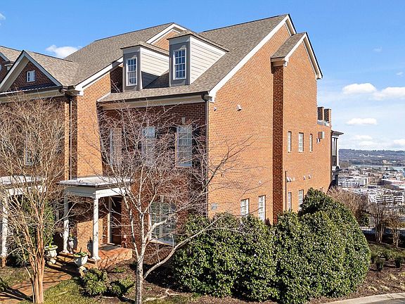 3rd image of 554 Whitehall Rd #110