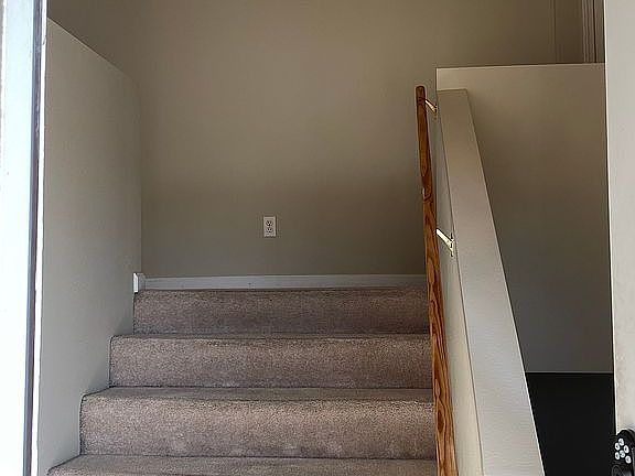 3rd image of 1020 Aspen Dr