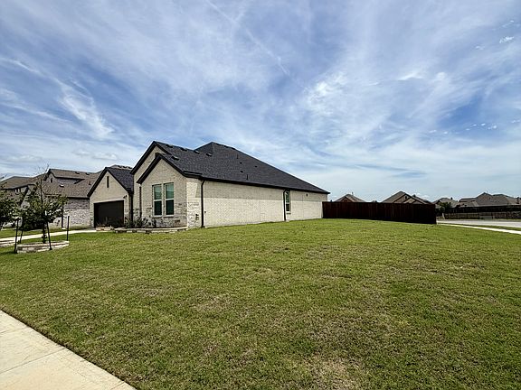 2nd image of 142 Nora Ln